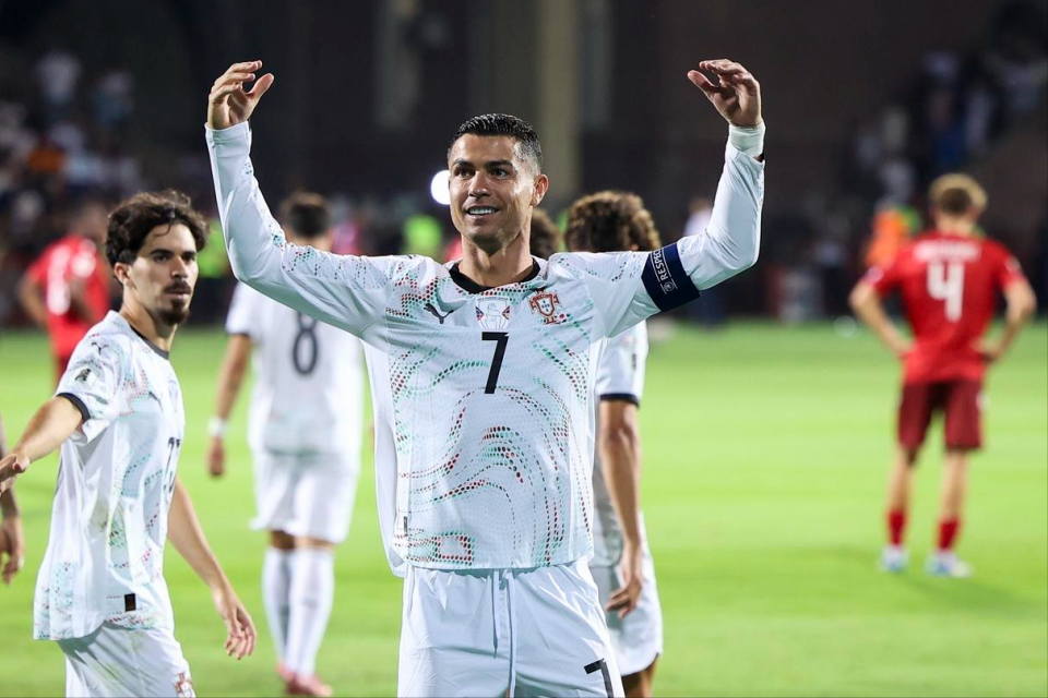 C罗看起来, pMMJZ